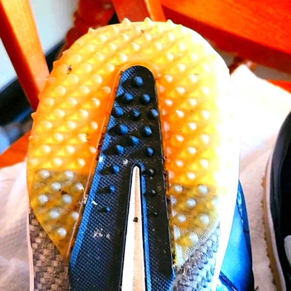 Nike Football Shoes - Picture 5 of 7